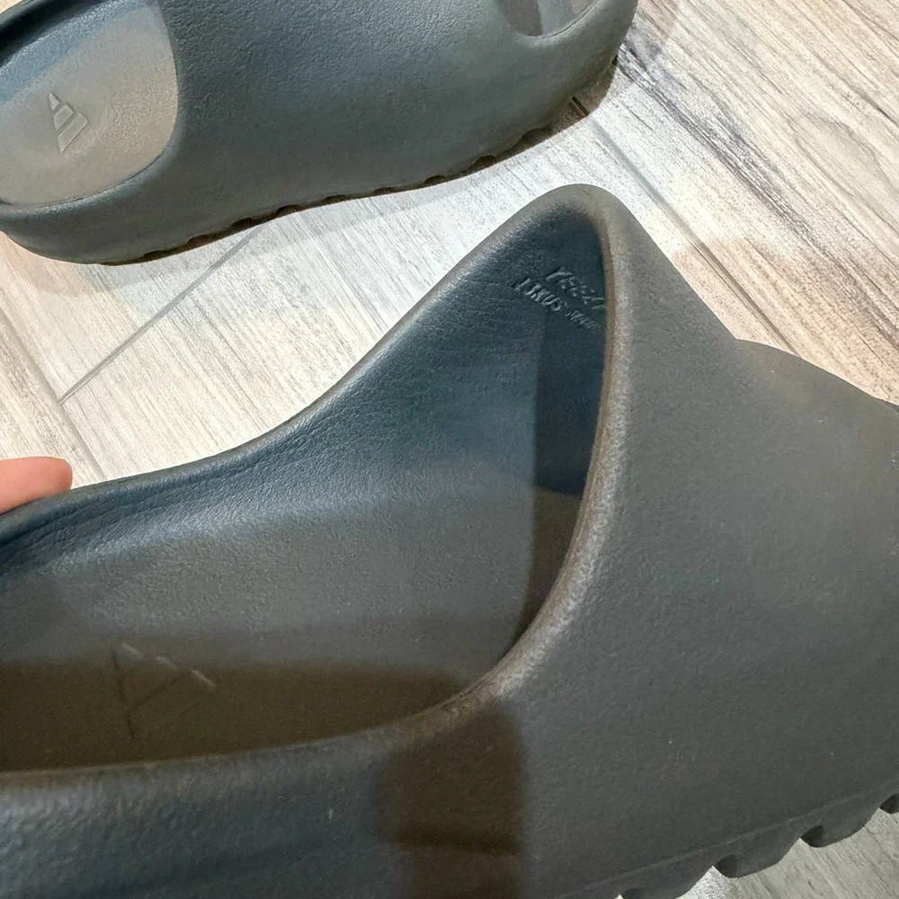 Yeezy slides kids! - Picture 2 of 5